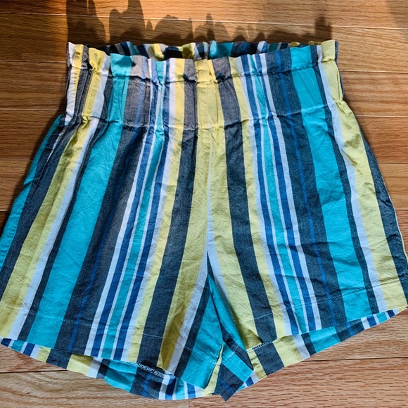 Super cute Ultra High-Rise Baggy Shorts! - Picture 2 of 2